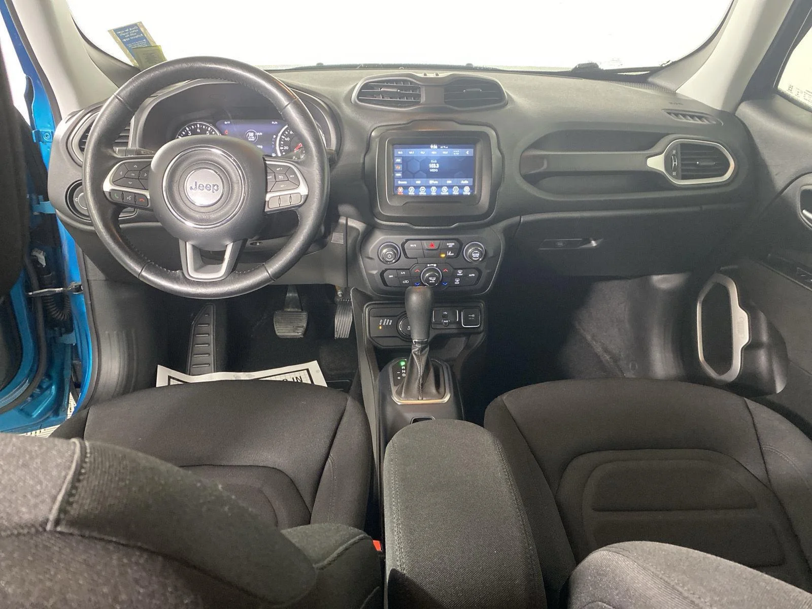 Used 2021 Bikini Metallic Clearcoat Jeep Latitude image 23