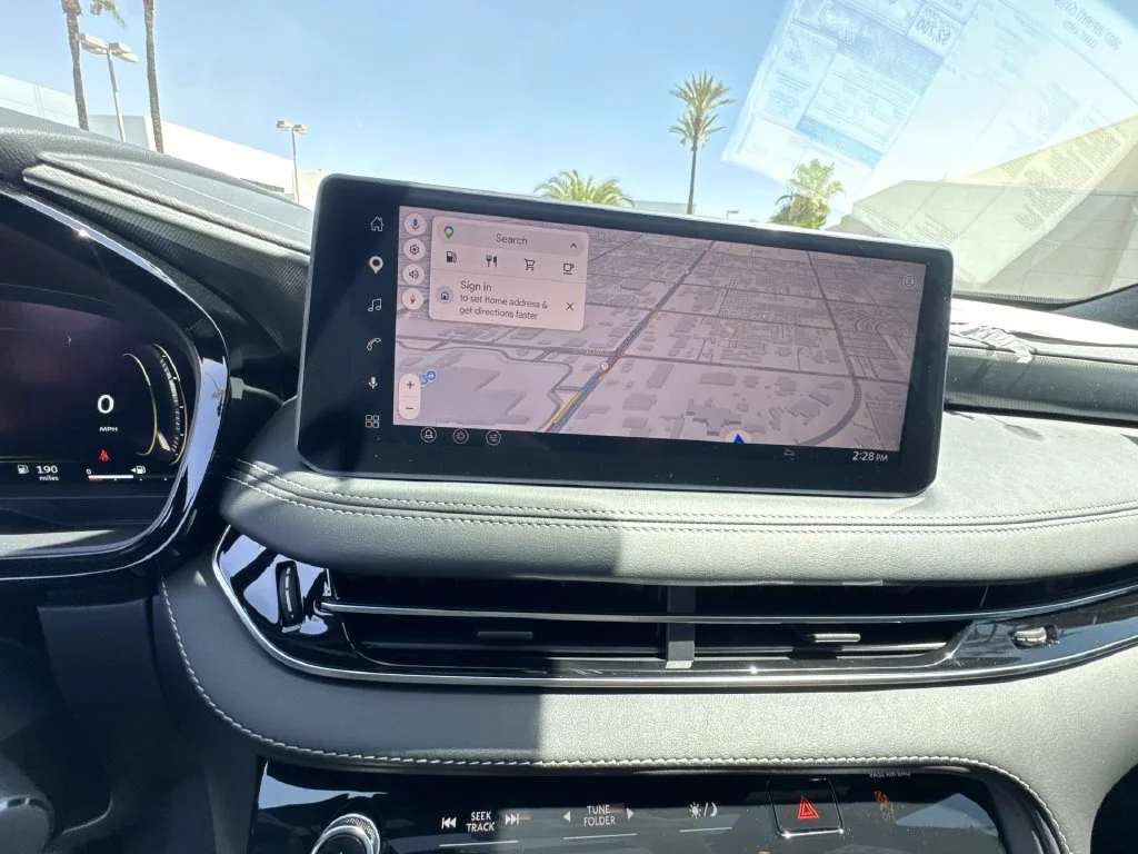 New 2027 RADIANT WHITE INFINITI Luxe AWD image 14