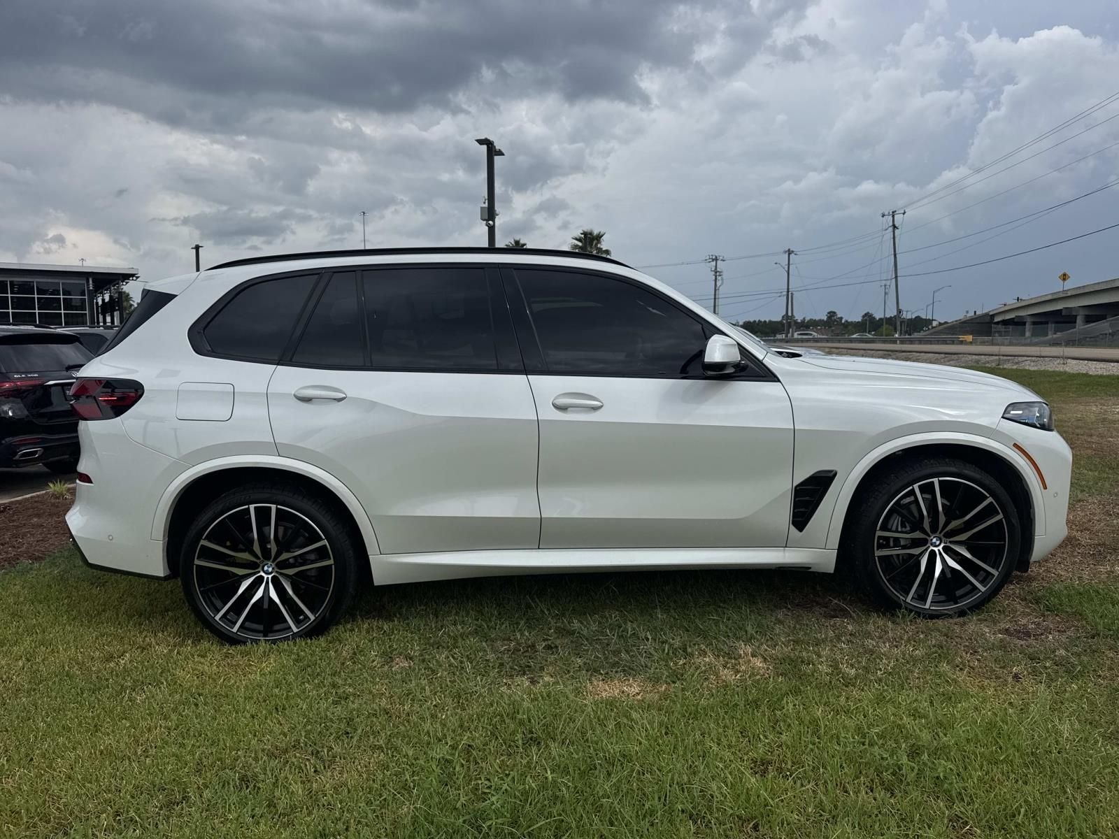 Used 2026 White BMW sDrive40i image 5