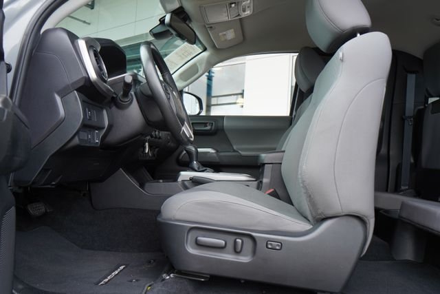 Used 2021  Toyota SR5 image 30