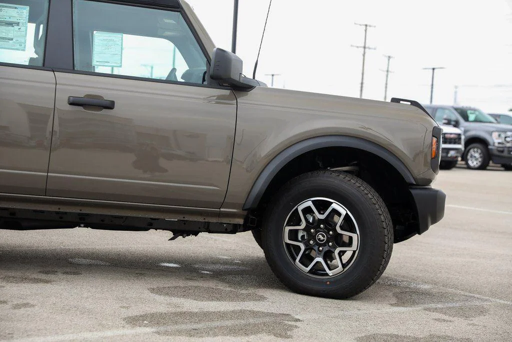 2025 Ford Bronco 4-Door Base - Photo 6