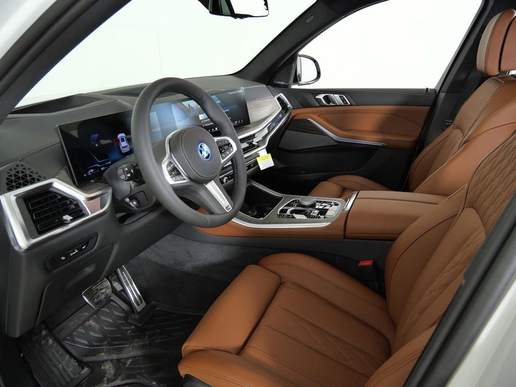 Used 2026 Alpine White BMW xDrive50e image 36