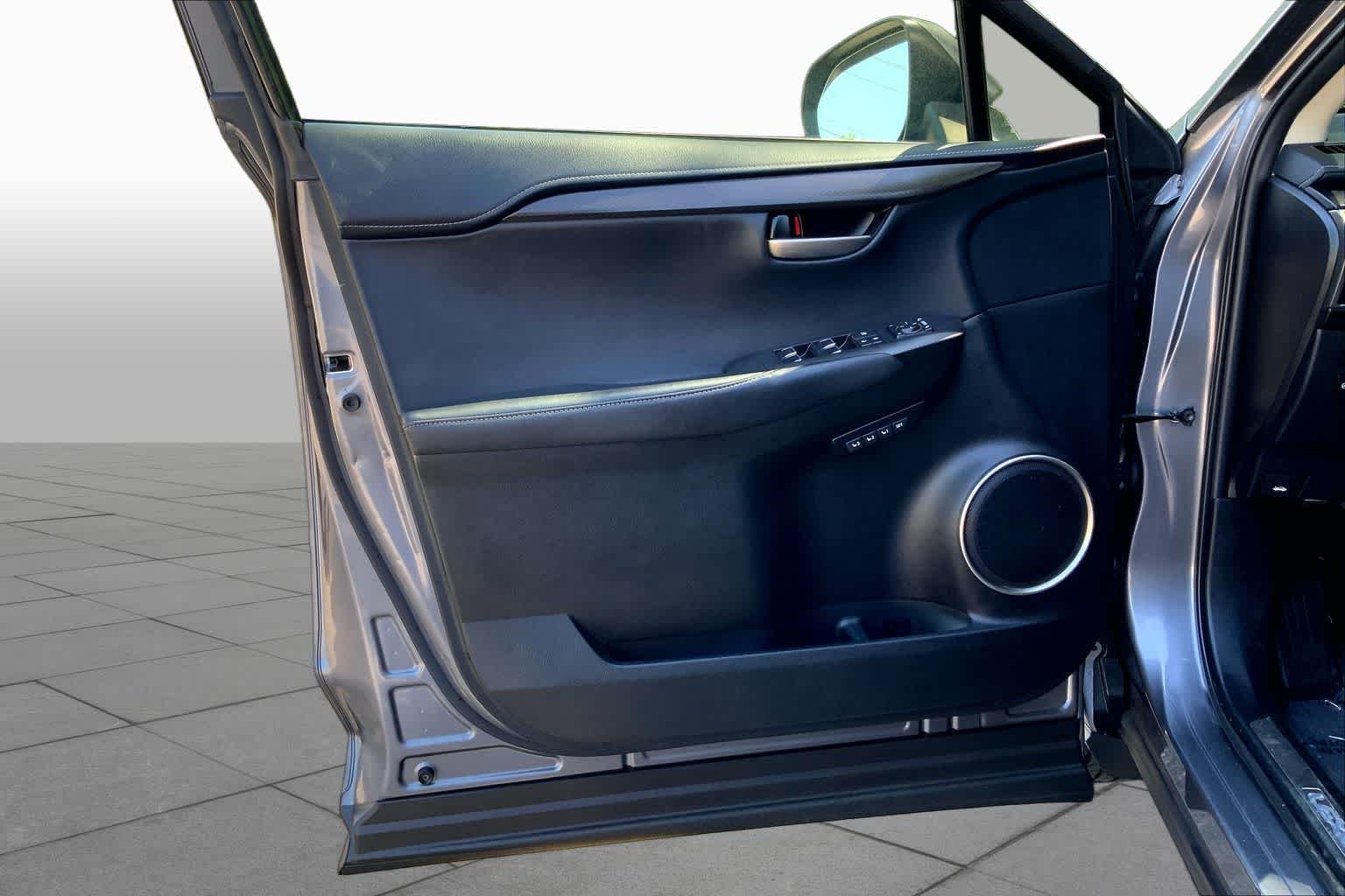 2021 Lexus NX 300 - Photo 21