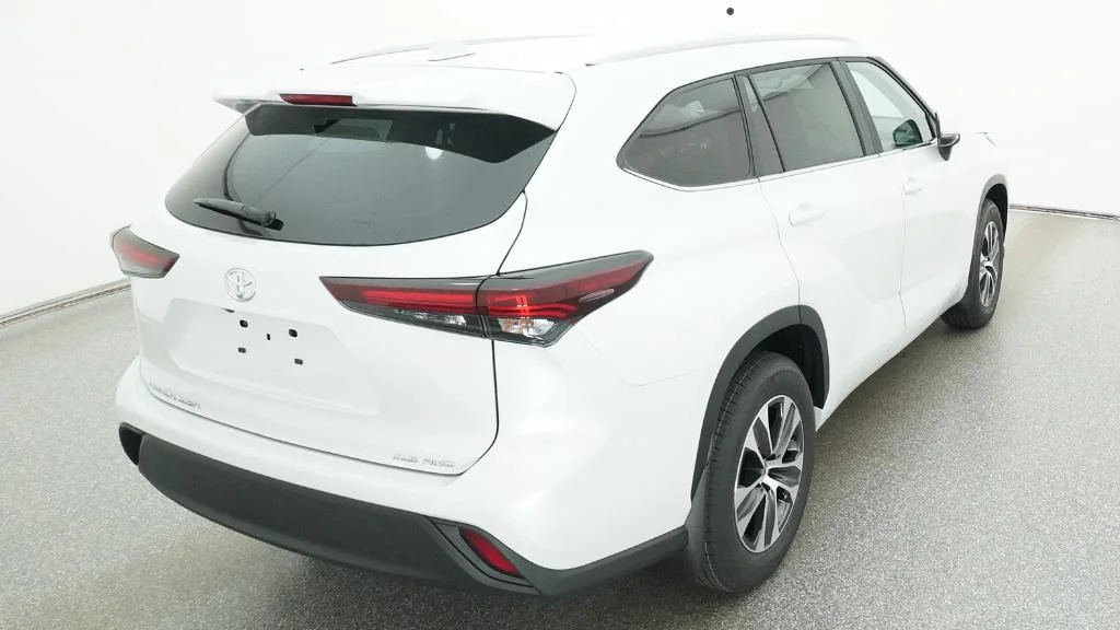New 2026 Wind Chill Pearl Toyota XLE image 8
