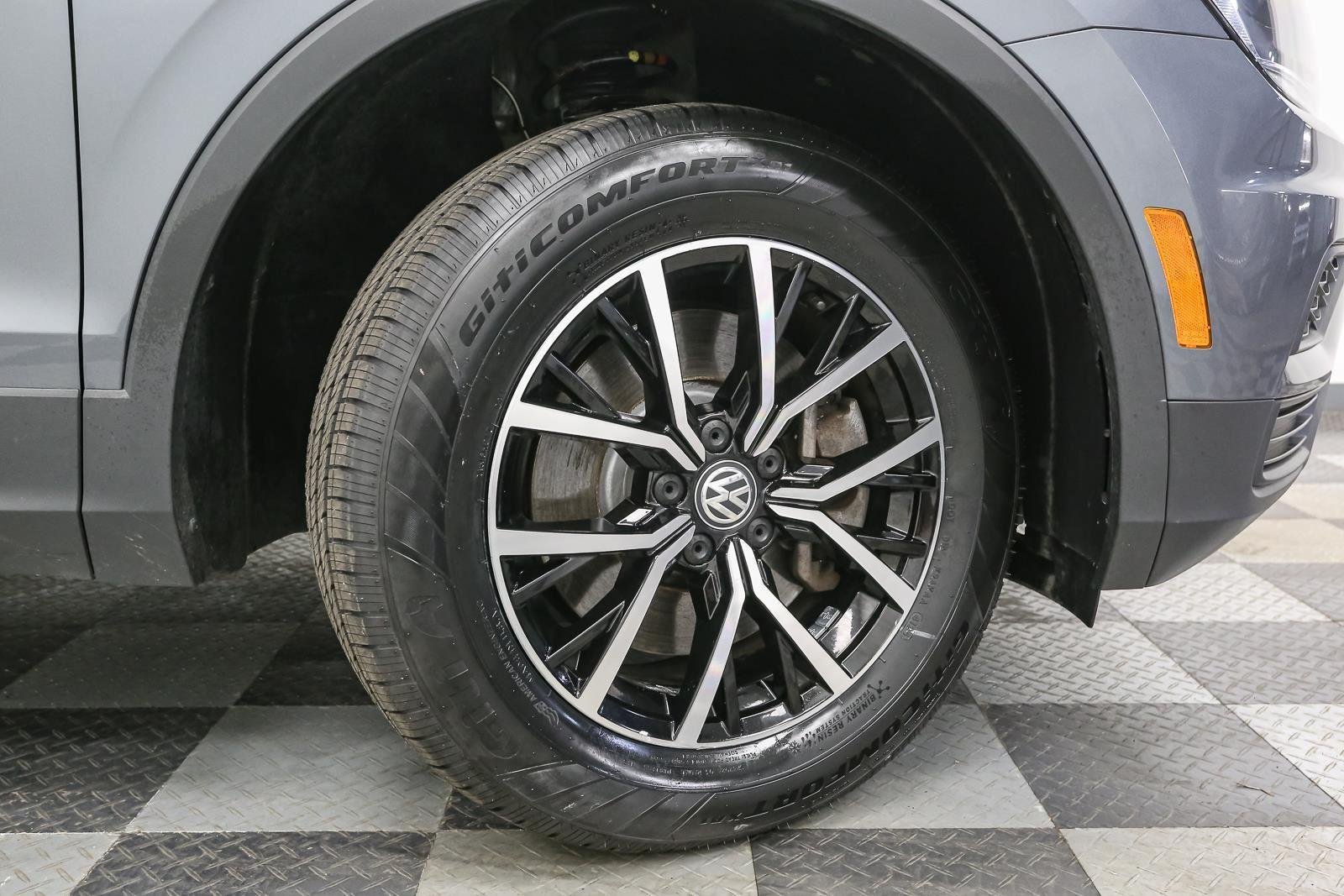 Used 2021 Platinum Gray Metallic Volkswagen SE image 16