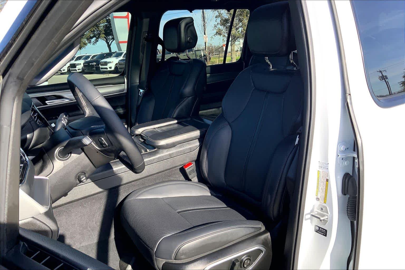 2025 Jeep Wagoneer Series II - Photo 9