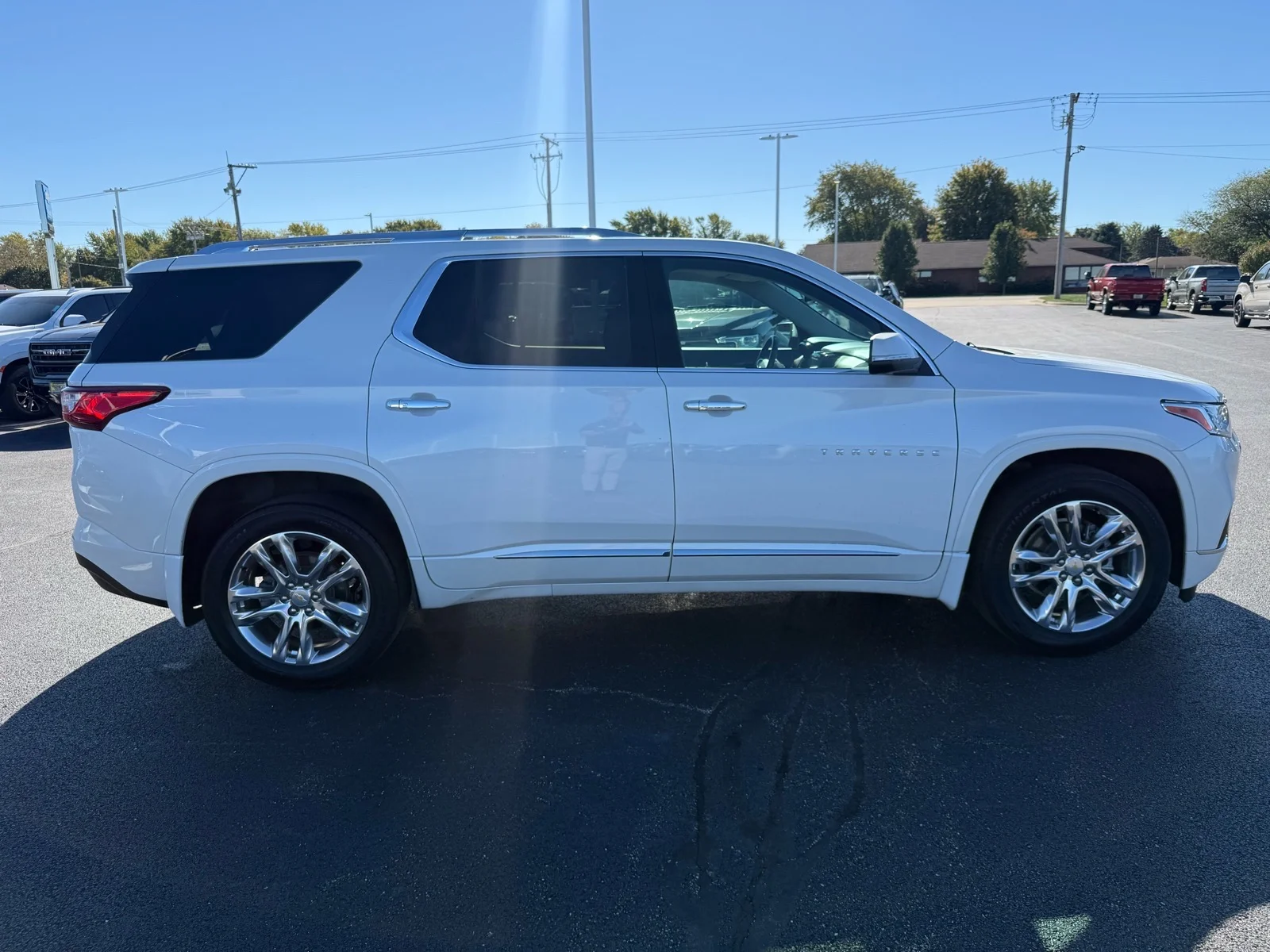 Used 2021 IRIDESCENT PEARL TRICOAT Chevrolet High Country image 6