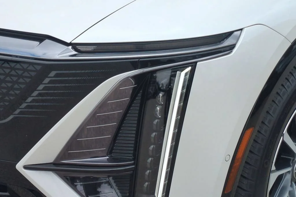 Certified Used 2024 Crystal White Tricoat Cadillac Sport 1 image 25