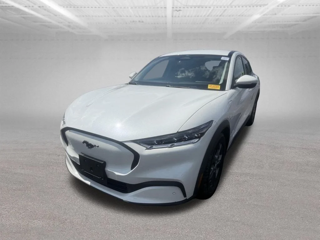 Used 2022 White Metallic Ford Select image 12
