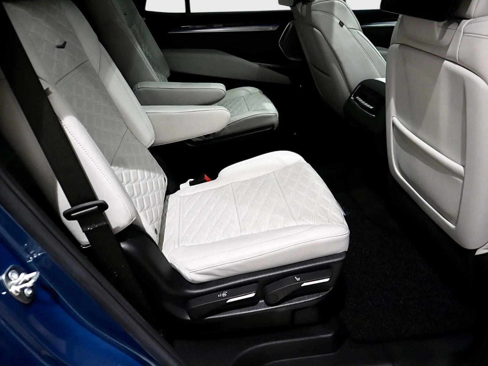 Used 2025 Deep Sea Metallic Cadillac 4WD Sport Platinum image 14