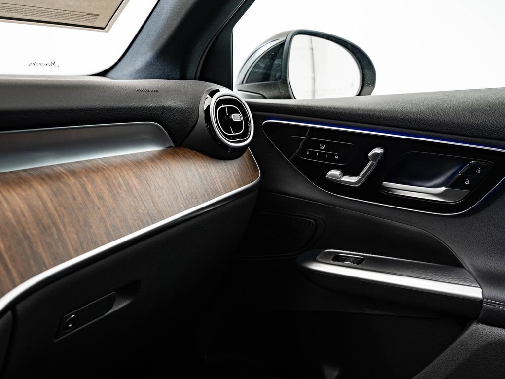 New 2026 Black Mercedes-Benz GLC 300 image 39