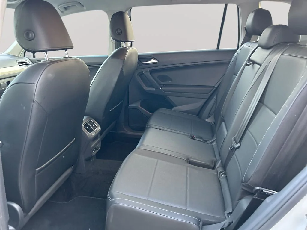 Used 2018 White Volkswagen 2.0T SE image 27