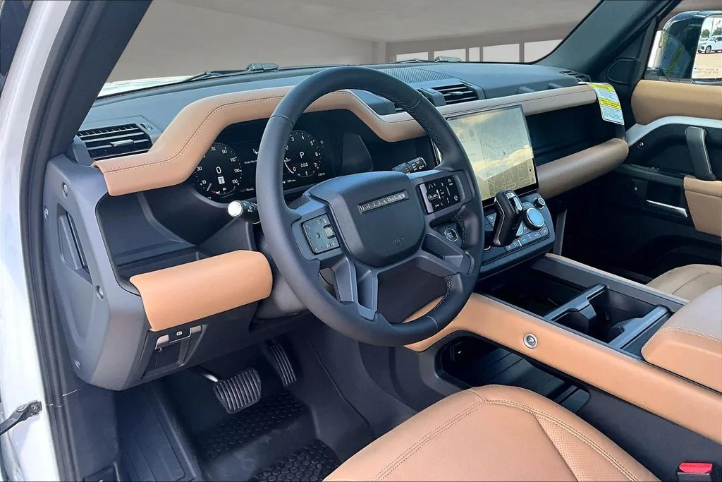 New 2026 White Land Rover X-Dynamic SE image 6