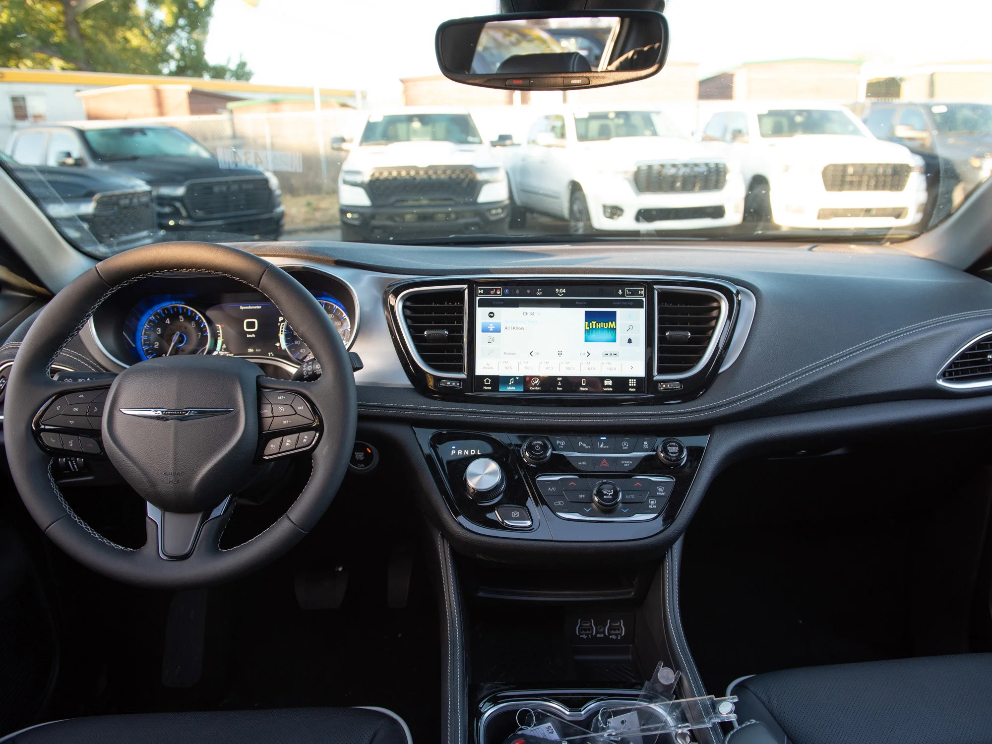 Used 2025 White Chrysler Limited* AWD, Safety Sphere, Panoramic Sunroof, Cooled/Heated Leather image 8