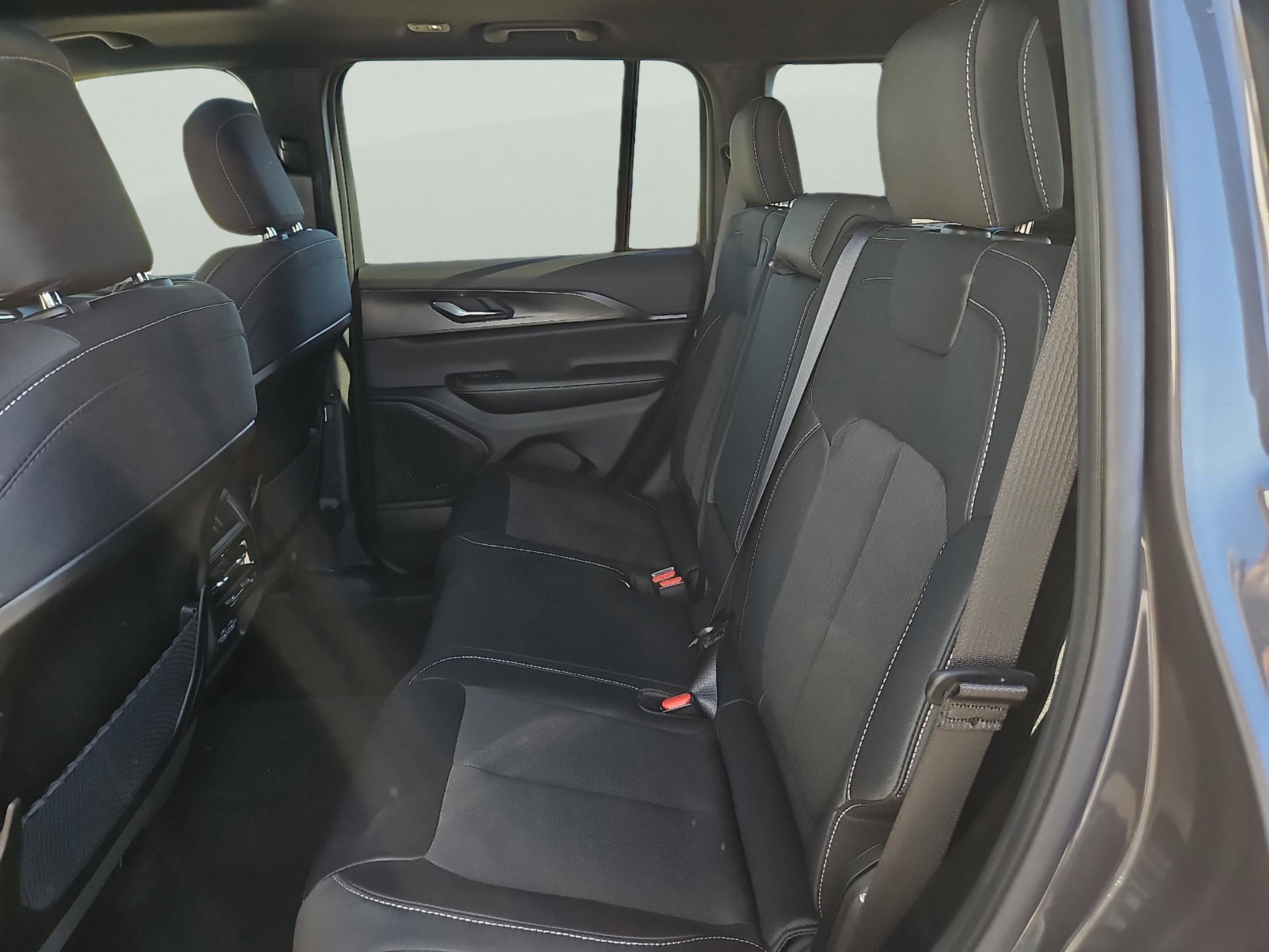 New 2025 Baltic Gray Metallic Clear-Coat Exterior Paint Jeep Laredo image 7