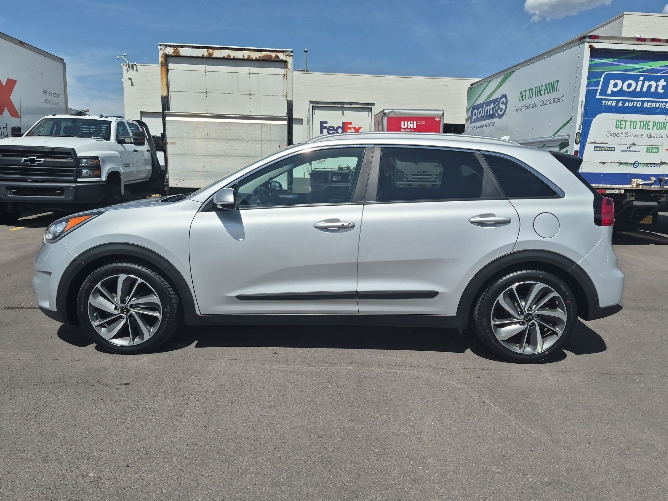 Used 2018 Silky Silver Kia Touring image 2