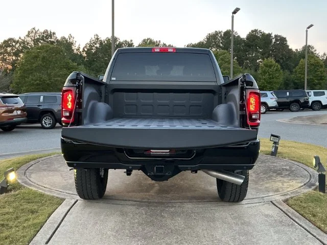 New 2027 Diamond Black Crystal Pearl-Coat Exterior Paint RAM Big Horn image 29