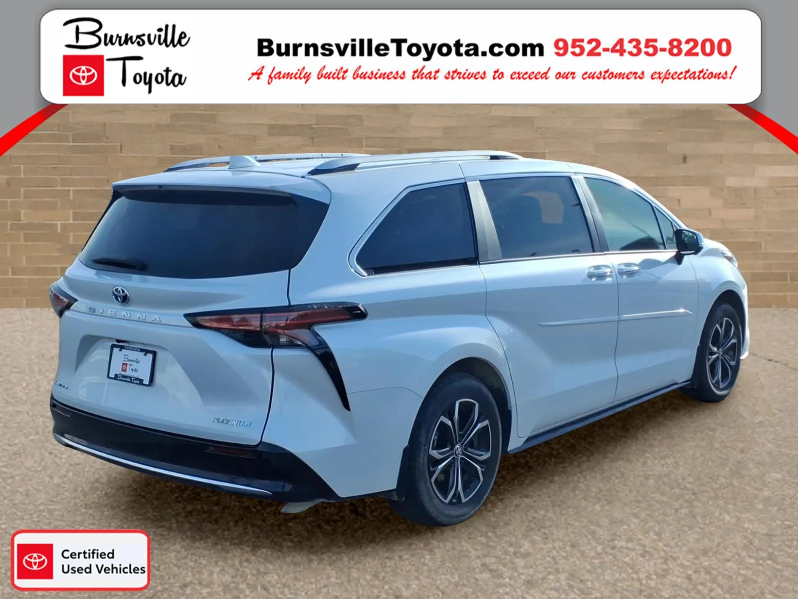 Certified Pre-Owned 2025 Toyota Sienna Platinum 4D Passenger Van