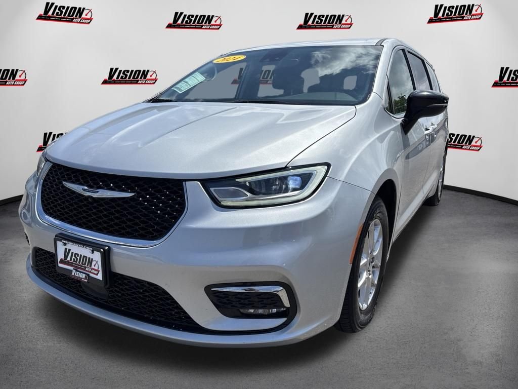 2024 Chrysler Pacifica Touring L's photo