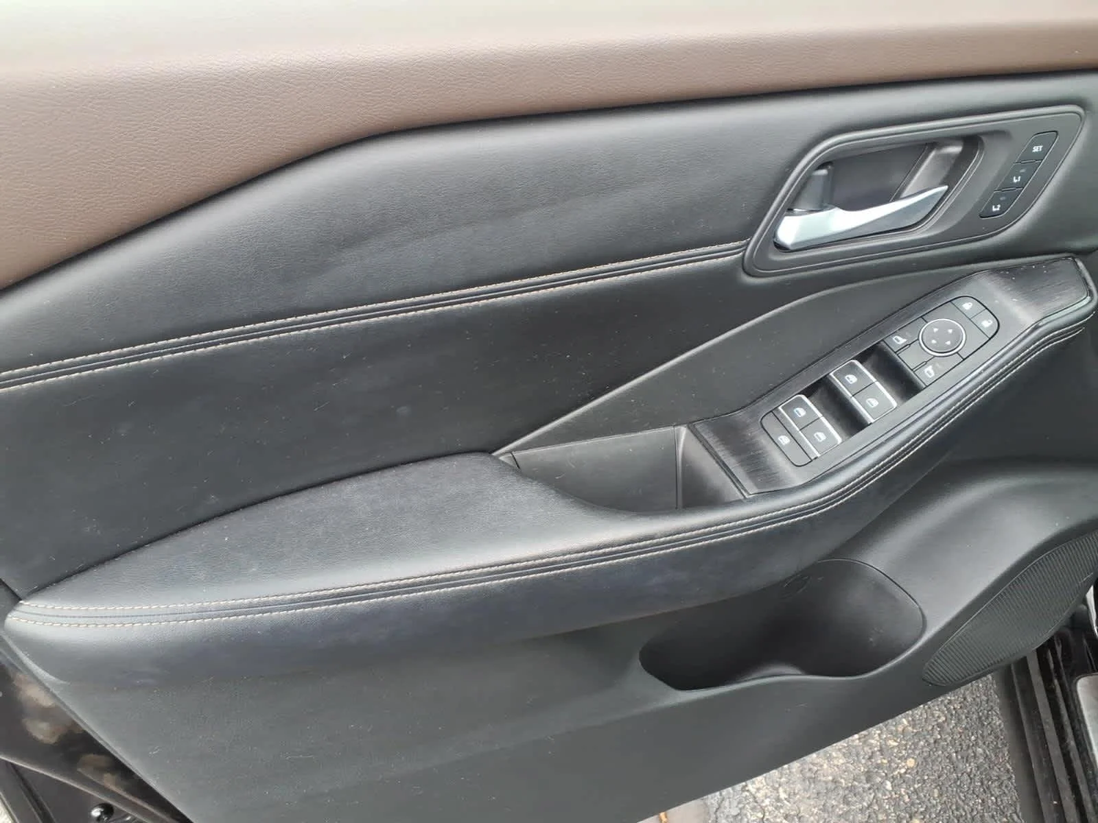 Certified Used 2023 Super Black Nissan SL image 10