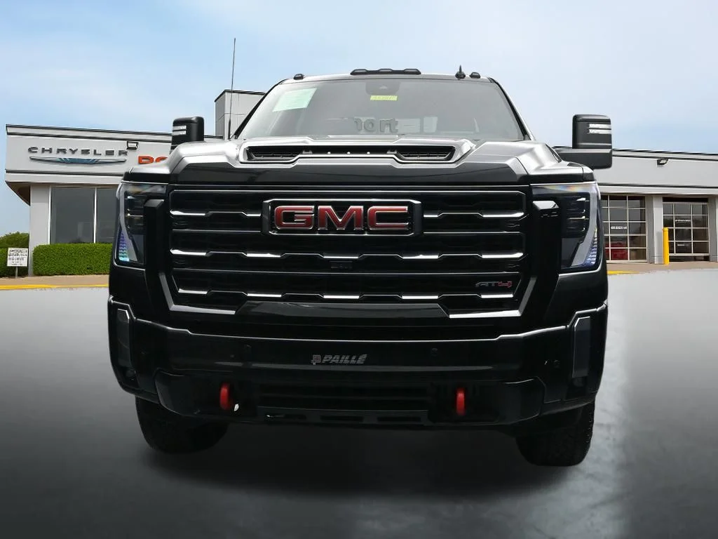 Used 2024  GMC AT4 image 8