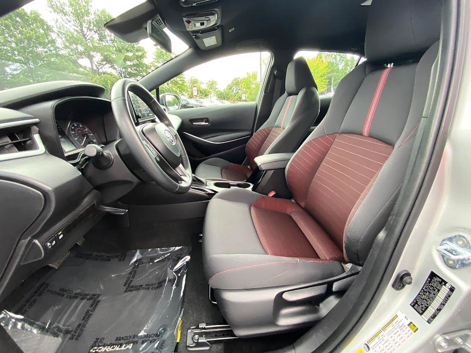 Used 2025 Classic Silver Metallic Toyota SE image 11