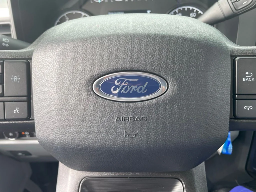 New 2026 Oxford White Ford F-550® XL image 18