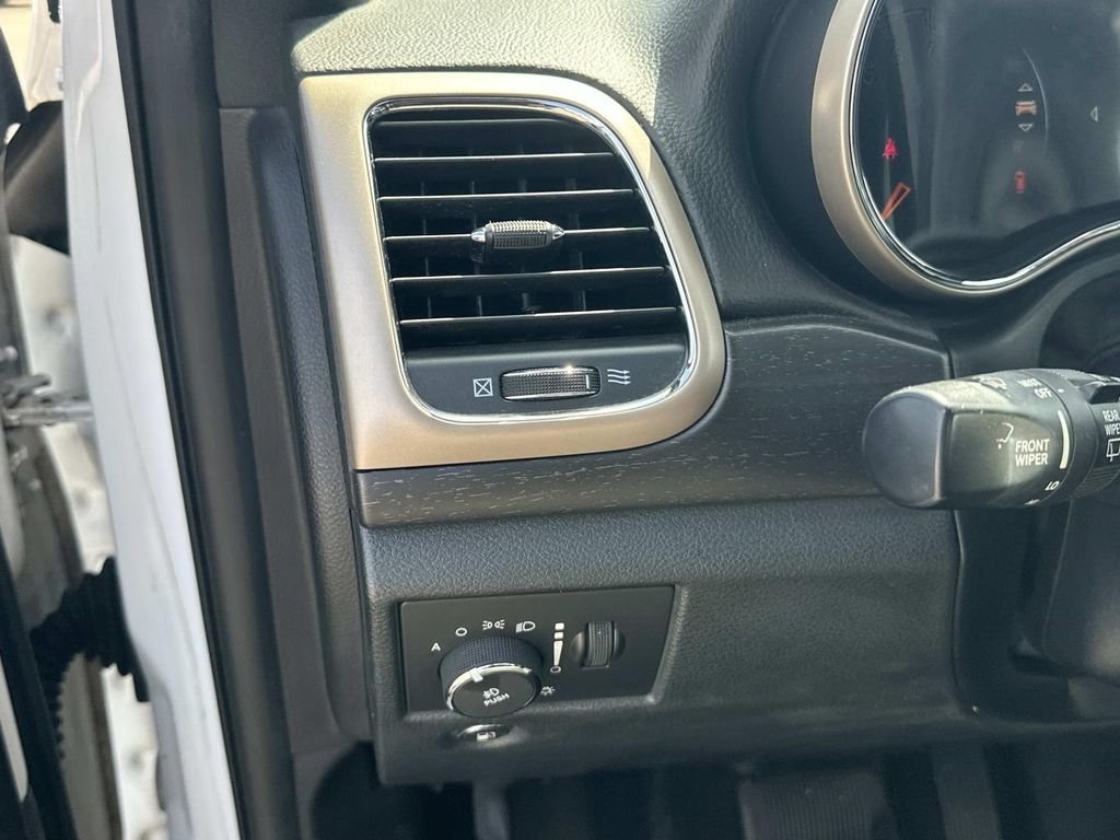 Used 2015 White/off-white Jeep Laredo image 29