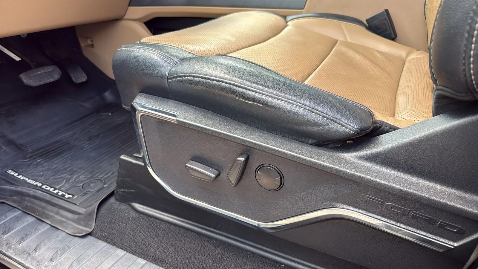 Used 2024 Brown Ford Lariat image 10