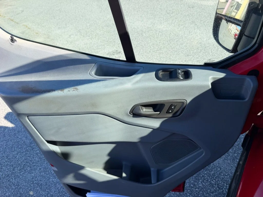 Used 2015 Red Ford Base image 23