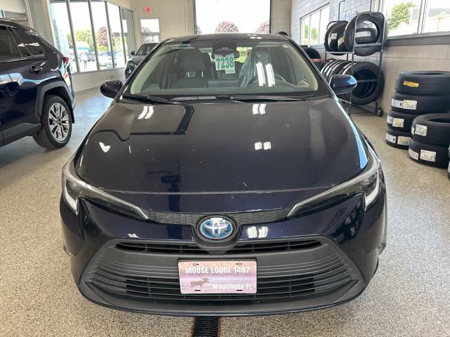 Used 2025  Toyota LE image 2