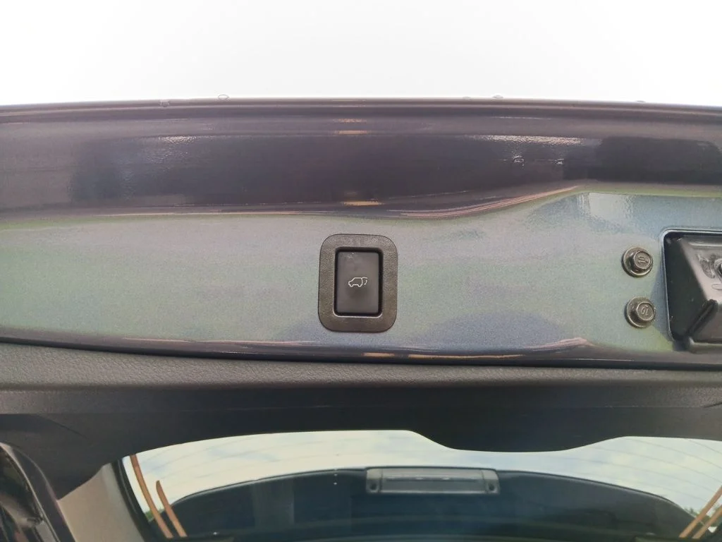 Used 2019 Shoreline Blue Pearl Toyota XLE image 53