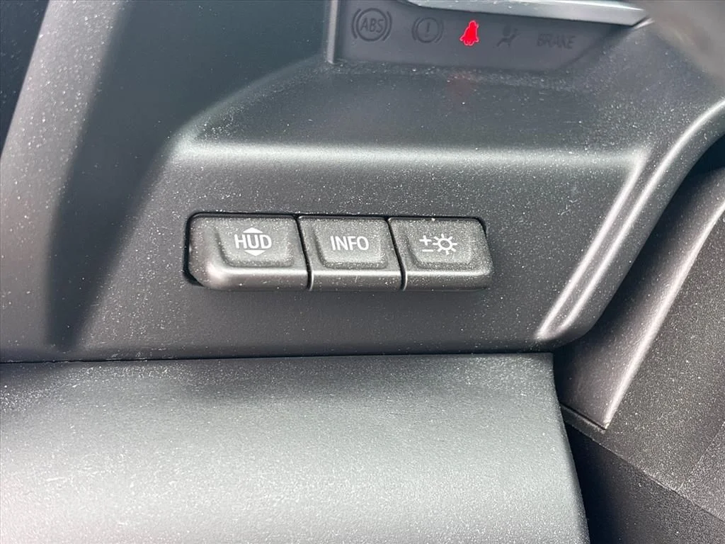 Used 2024 White GMC AT4 image 40