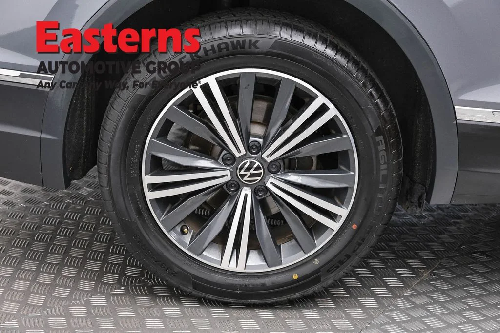 Used 2024 Gray Volkswagen 2.0T Wolfsburg Edition image 28
