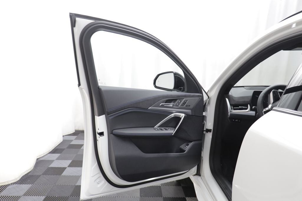 New 2026 Alpine White BMW xDrive28i image 5