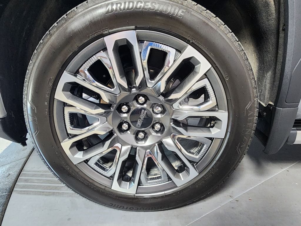 Used 2025 Silver GMC Denali Ultimate image 9