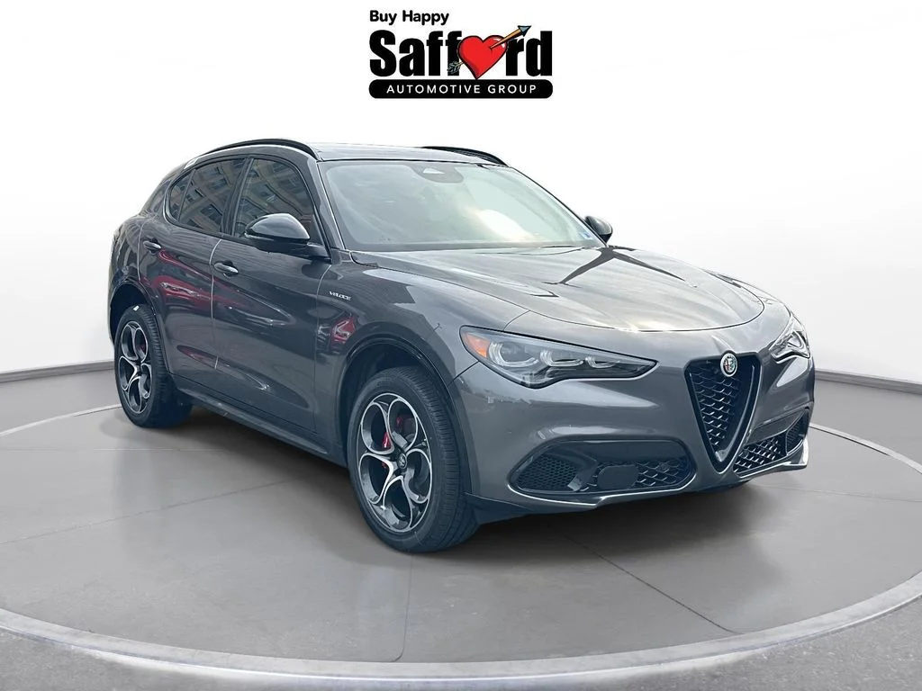 New 2026 Vesuvio Gray Metallic Exterior Paint Alfa Romeo Base image 10