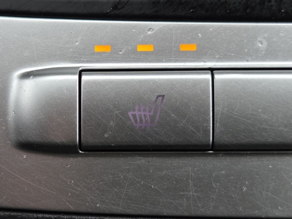 Used 2024 Snow White Pearl Kia LX image 4