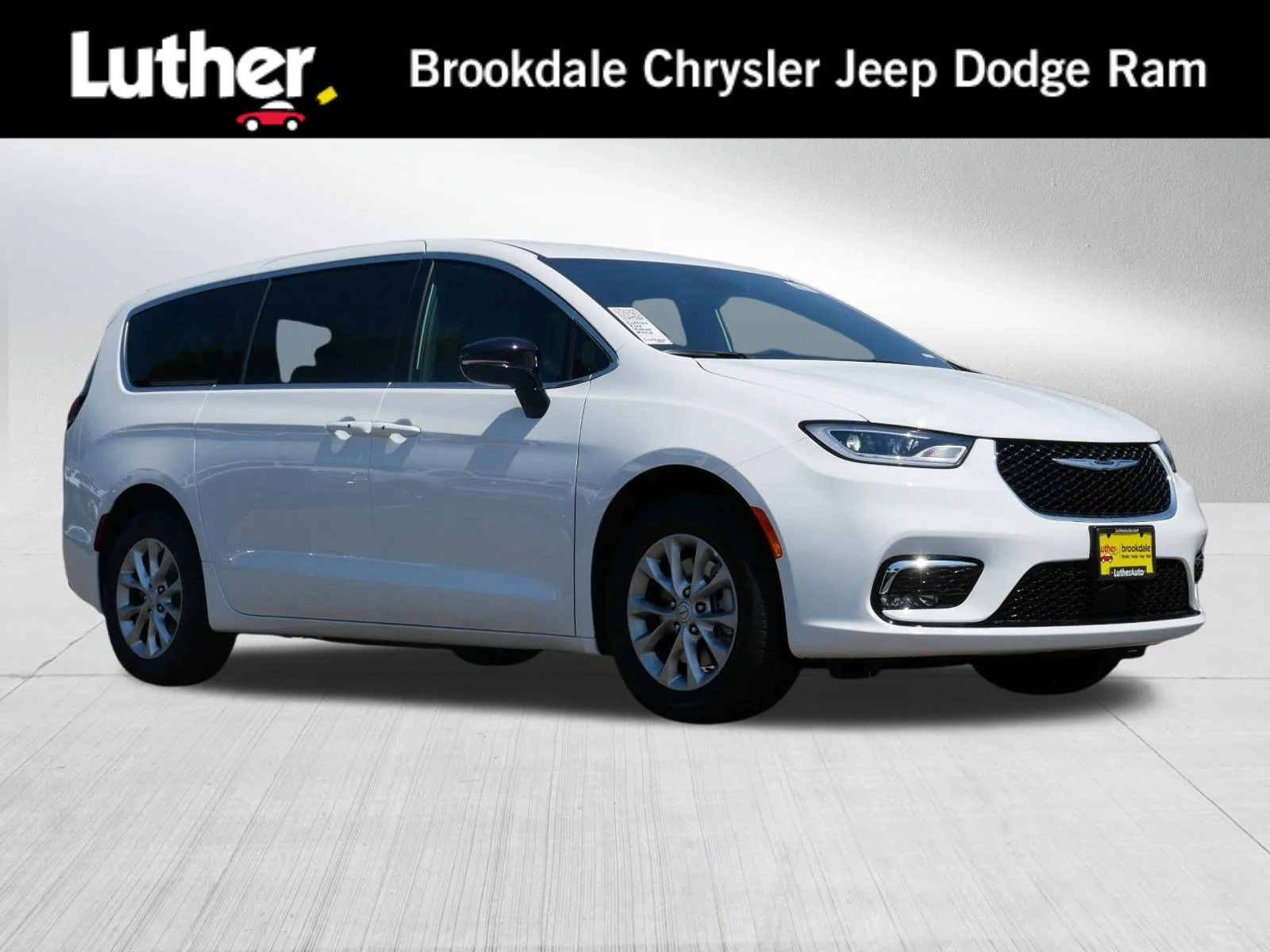 2026 Chrysler Pacifica Select AWD's photo