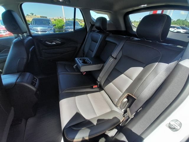 Used 2024 White GMC AT4 image 35