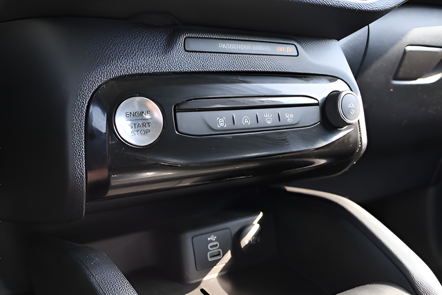 Used 2025 White Ford Active image 25