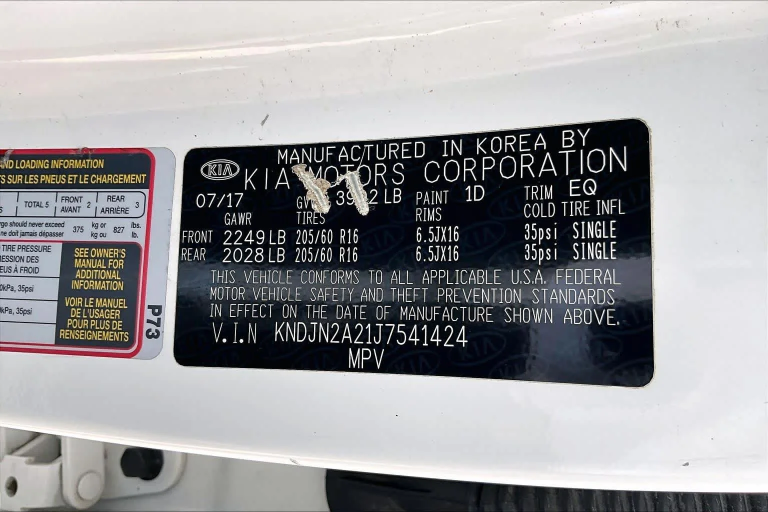 Used 2018 Clear White Kia Base image 34