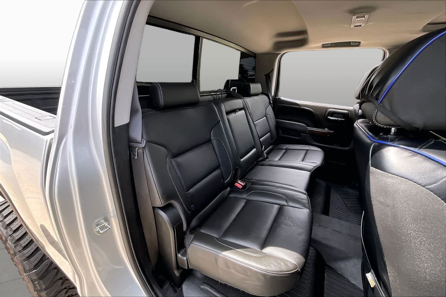 Used 2018 Quicksilver Metallic GMC SLT image 19
