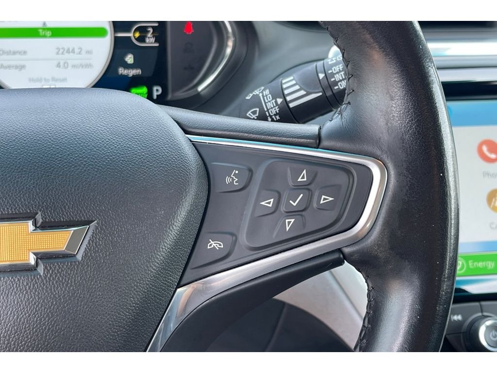 Used 2017 Silver Ice Metallic Chevrolet Premier image 35