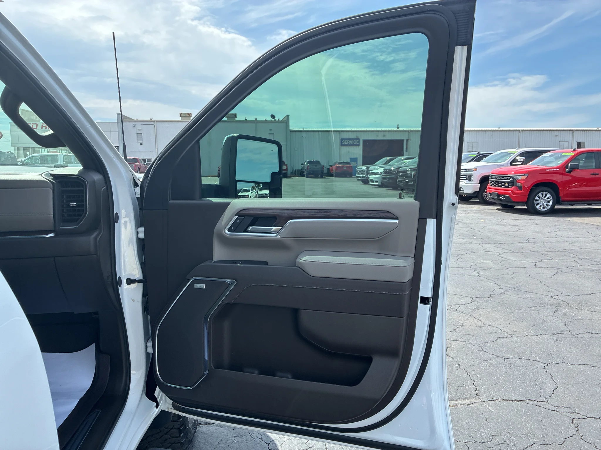 Used 2025 Summit White GMC SLT image 16