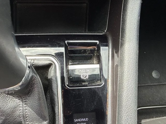 Used 2024 Gray Jeep Latitude image 40