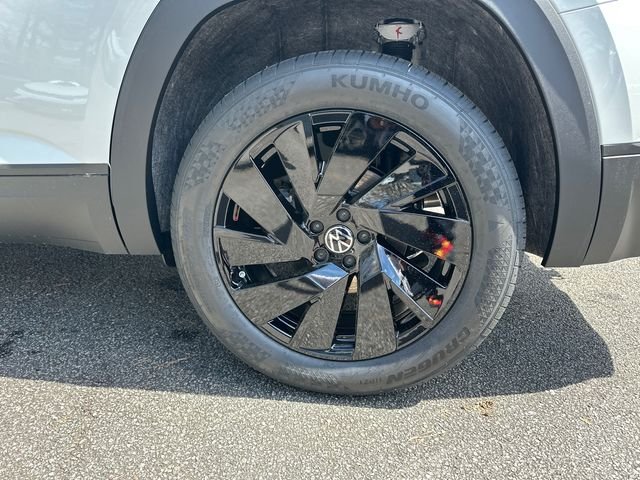 New 2026 White Volkswagen 2.0T SE w/Technology image 36