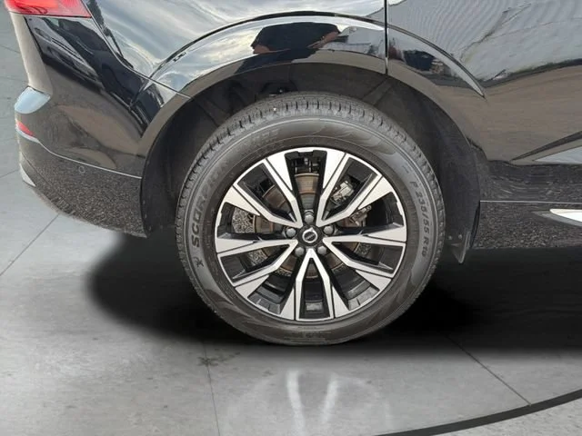Used 2023  Volvo Plus Bright Theme image 32