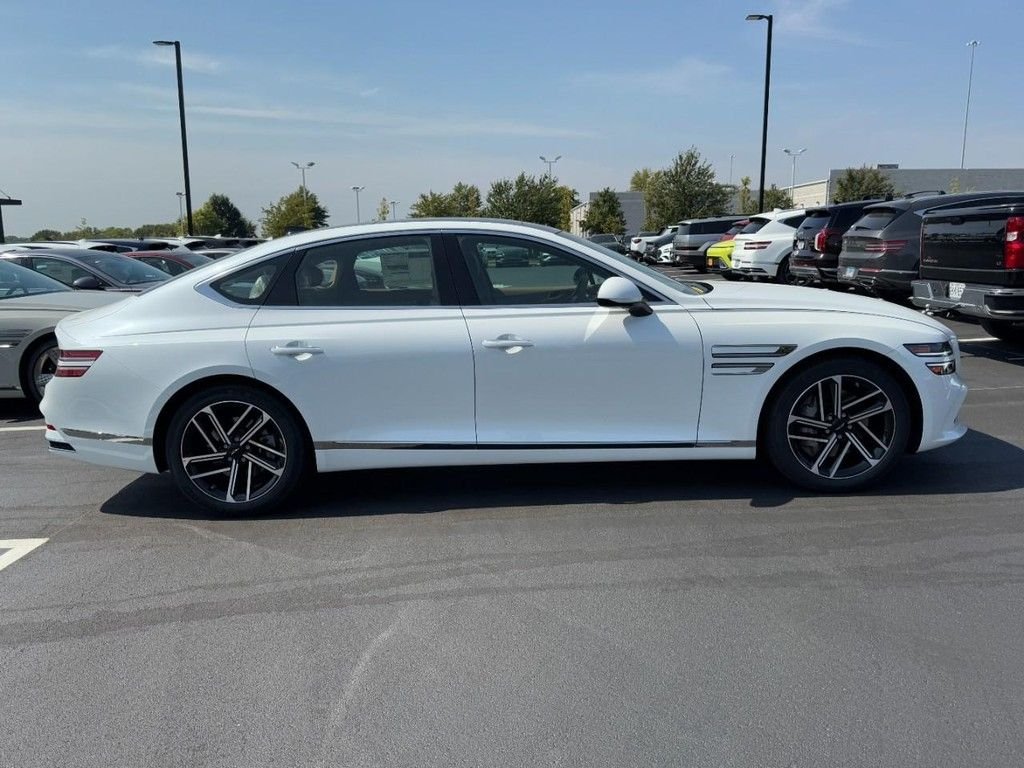 Certified Used 2026 Uyuni White Genesis 2.5T Advanced image 2