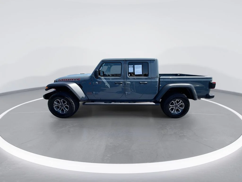 Used 2025 Gray Jeep Mojave image 5